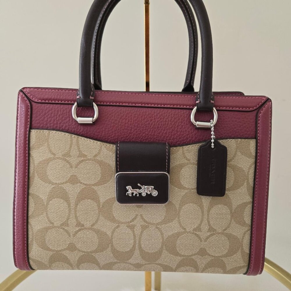 Grace Carryall In Colorblock Signature Canvas light khaki/raspberry